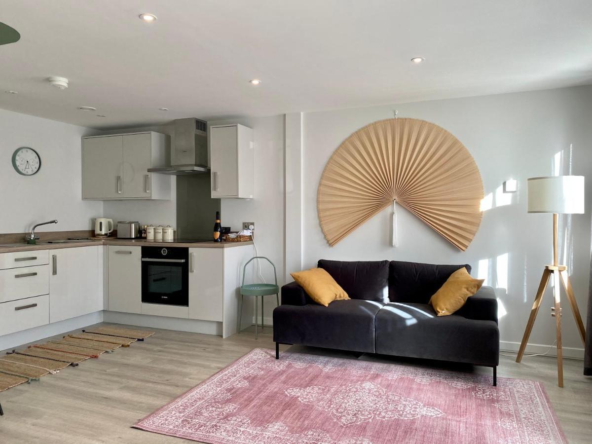 Modern Apartment In Central Quiet York With Free Parking - Contemporary New Building エクステリア 写真
