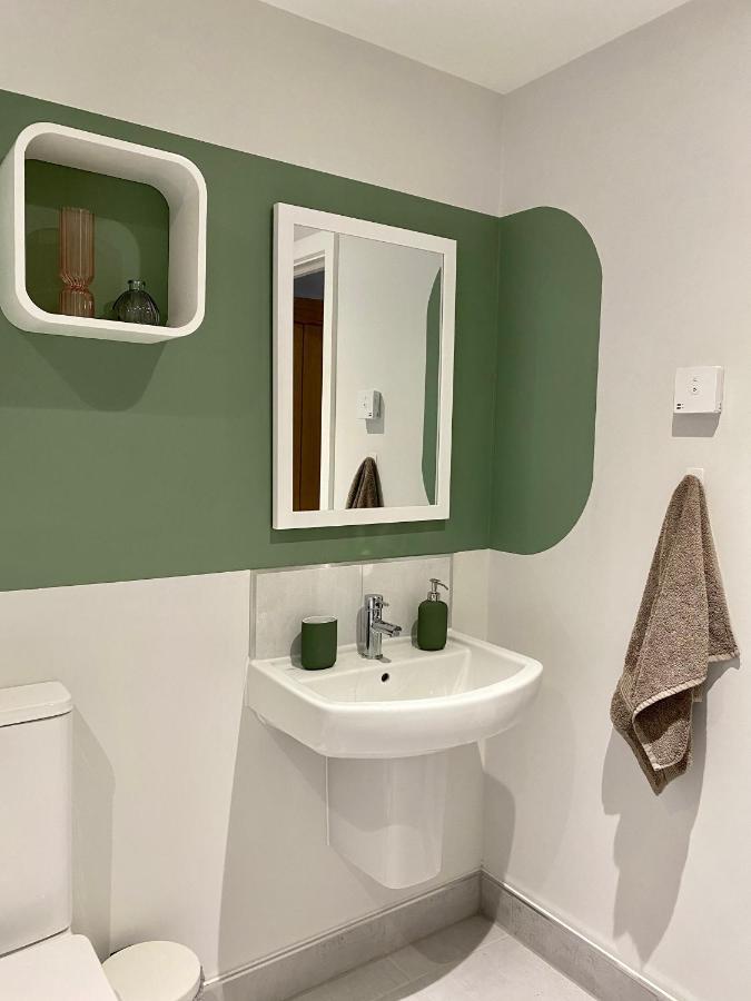 Modern Apartment In Central Quiet York With Free Parking - Contemporary New Building エクステリア 写真
